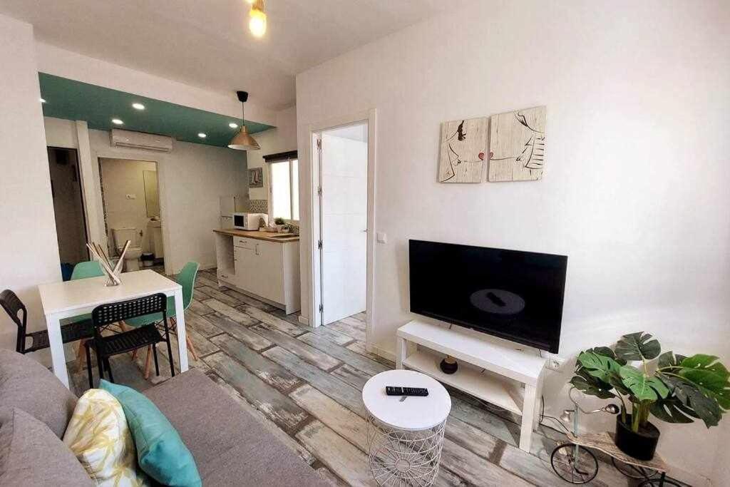شقة Bonito Apartamento En 2º Linea De Playa & Parking مالقة المظهر الخارجي الصورة